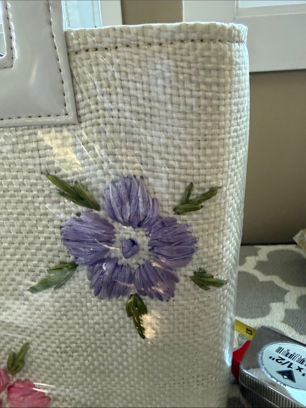 Vintage unused purse 1950’s 1960’s? White woven rafia, vinyl trim, floral - Picture 6 of 10
